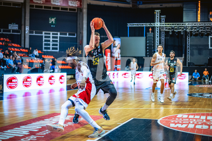 Basketball, Win2Day Superliga 2022/23, Grunddurchgang 5.Runde, BC GGMT Vienna, Raiffeisen Flyers Wels, Jahenns Manigat (21), Arvydas Gydra (13)