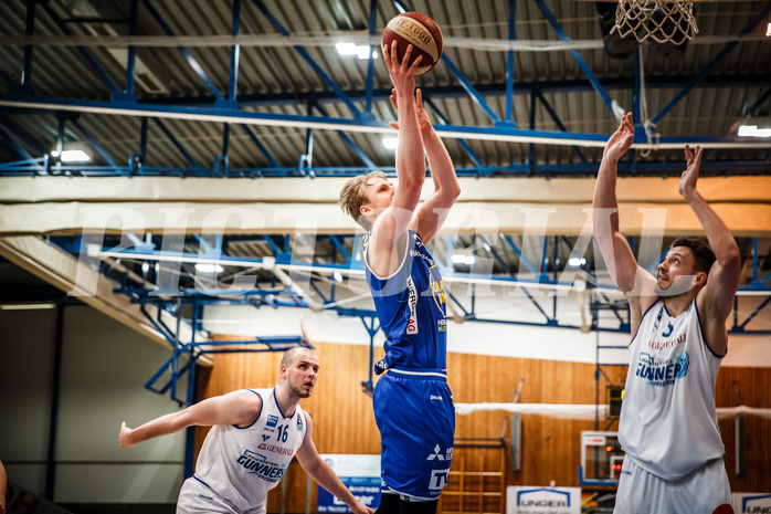 Basketball, bet-at-home Basketball Superliga 2020/21, Halbfinale Spiel 2, Oberwart Gunners, Gmunden Swans, Daniel Dolenc (15)