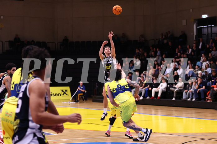 08.03.2024, Graz, Raiffeisen Sportpark Graz, Basketball Superliga 2023/24, 2.Platzierungsrunde, UBSC Raiffeisen Graz - OCS Swans Gmunden
