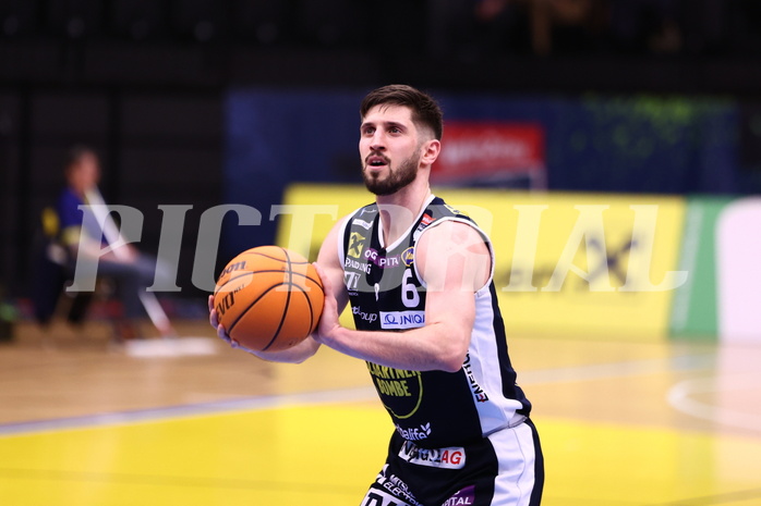08.03.2024, Graz, Raiffeisen Sportpark Graz, Basketball Superliga 2023/24, 2.Platzierungsrunde, UBSC Raiffeisen Graz - OCS Swans Gmunden