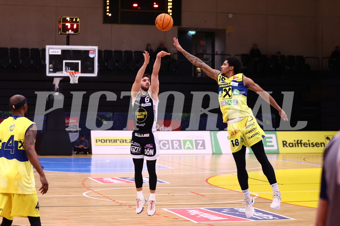 08.03.2024, Graz, Raiffeisen Sportpark Graz, Basketball Superliga 2023/24, 2.Platzierungsrunde, UBSC Raiffeisen Graz - OCS Swans Gmunden