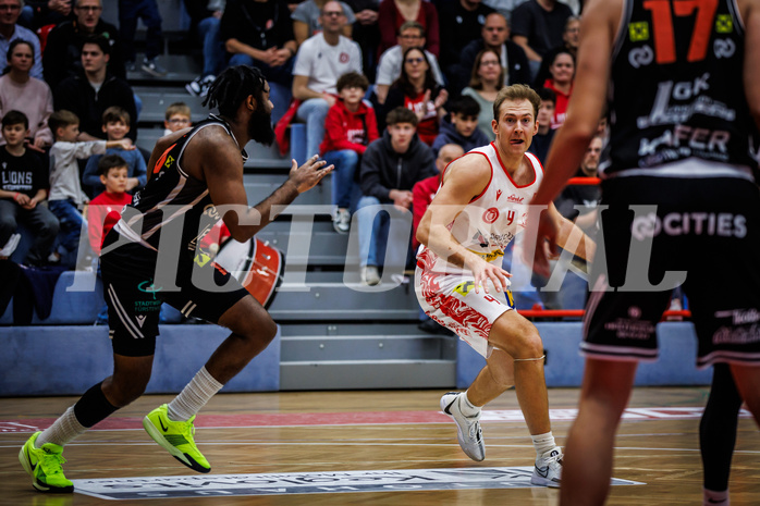 Basketball, Win2Day Superliga 2024/25, Grunddurchgang 15.Runde, Traiskirchen Lions, Fuerstenfeld Panthers, Ryan Moffat (4)