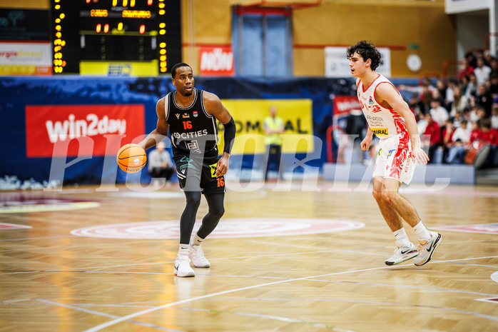 Basketball, Win2Day Superliga 2024/25, Grunddurchgang 15.Runde, Traiskirchen Lions, Fuerstenfeld Panthers, Juan Esteves-Garcia Coffi (16)