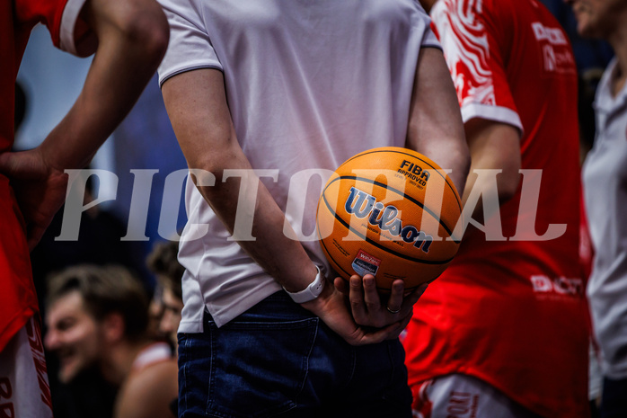 Basketball, Win2Day Superliga 2024/25, Grunddurchgang 15.Runde, Traiskirchen Lions, Fuerstenfeld Panthers, feature, Ball