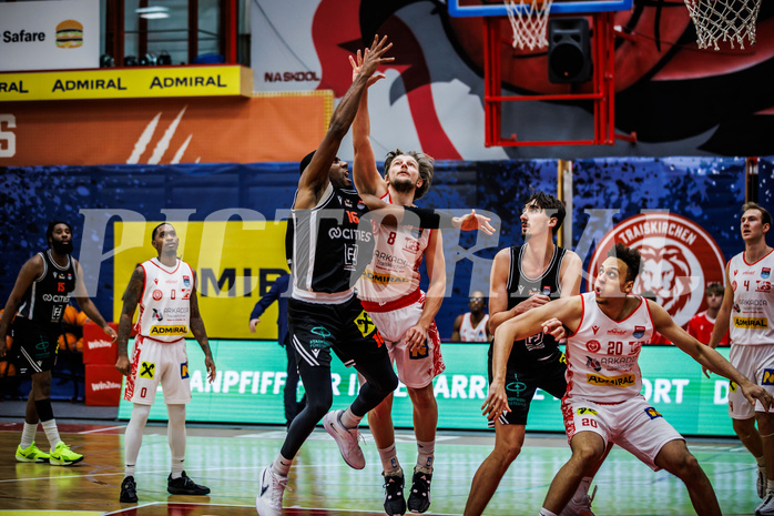 Basketball, Win2Day Superliga 2024/25, Grunddurchgang 15.Runde, Traiskirchen Lions, Fuerstenfeld Panthers, Juan Esteves-Garcia Coffi (16), Moritz Lanegger-Rest (8)