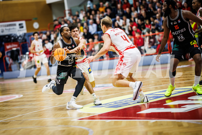 Basketball, Win2Day Superliga 2024/25, Grunddurchgang 15.Runde, Traiskirchen Lions, Fuerstenfeld Panthers, Juan Esteves-Garcia Coffi (16)