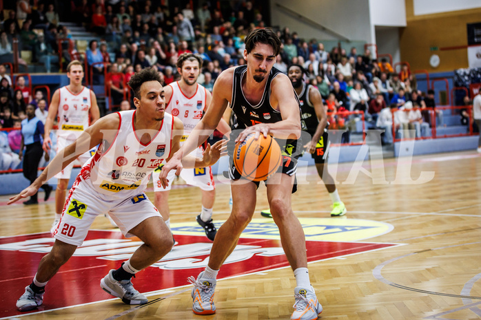 Basketball, Win2Day Superliga 2024/25, Grunddurchgang 15.Runde, Traiskirchen Lions, Fuerstenfeld Panthers, Obinna Anthony Ndukwe (2), Mario Spaleta (17)
