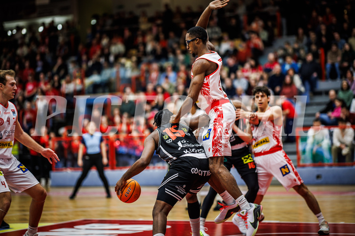Basketball, Win2Day Superliga 2024/25, Grunddurchgang 15.Runde, Traiskirchen Lions, Fuerstenfeld Panthers, Jason A. M. Ricketts (15), Nelson Haskin (21)