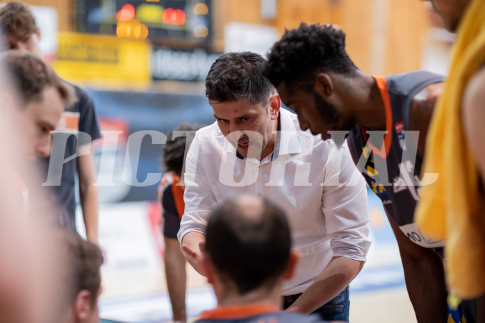 Basketball, Basketball Superliga 2022/23, Viertelfinale Spiel 3, Oberwart Gunners, Klosterneuburg Dukes, Damit Zeleznik (Coach)