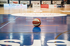 Basketball, bet-at-home Basketball Superliga 2020/21, Grunddurchgang, 11. Runde, Oberwart Gunners, Vienna D.C. Timberwolves, Spielball
