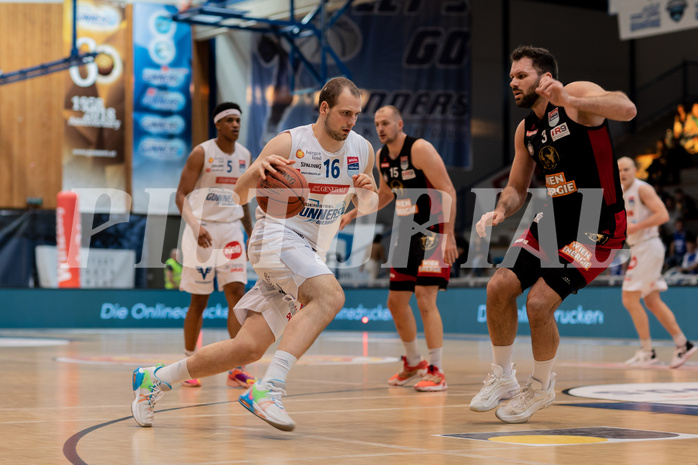 Basketball, Basketball Superliga 2022/23, Platzierungsrunde 3, Oberwart Gunners, BC Vienna, Renato Poljak (16), Jozo Rados (3)