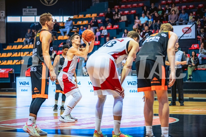 Basketball, Win2Day Superliga 2022/23, Grunddurchgang 3.Runde, BC GGMT Vienna, CITIES Panthers Fürstenfeld, Bogic Vujosevic (5)