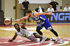 Basketball Superliga 2020/21, Grunddurchgang 6.Runde Flyers Wels vs. Swans Gmunden, Austen Awosika (1),Daniel Friedrich (6),

