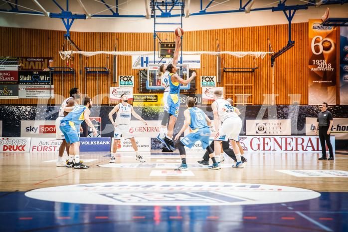 Basketball, bet-at-home Basketball Superliga 2020/21, Viertelfinale Spiel 3, Oberwart Gunners, SKN St. Pölten, Jumpball
