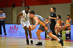 Basketball Superliga 2020/21, Grunddurchgang 18. Runde Flyers Wels vs. Klosterneuburg Dukes, Austen Awosika (1), Valentin Bauer (14),