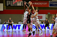 Basketball Superliga 2020/21, Grunddurchgang 11.Runde Flyers Wels vs. Kapfenberg Bulls, Eric McClellan (8),Aleksandar Andjelkovic (10), David Vötsch (17),

