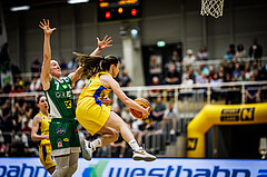 Basketball, Win2Day Basketball Damen Superliga 2023/24, Playoff, Finale Spiel 3, SKN St. Pölten, UBI Graz, Simone Schwarzinger (7), Anna Kolyandrova (2)
