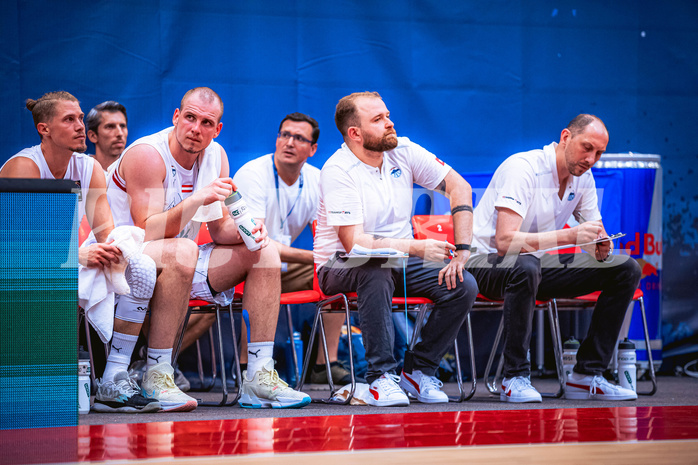 Basketball, FIBA Men´s Eurobasket Qualifiers 2023, , Österreich, Zypern, Renato Poljak (16), Stefan Grassegger (Ass. Coach)