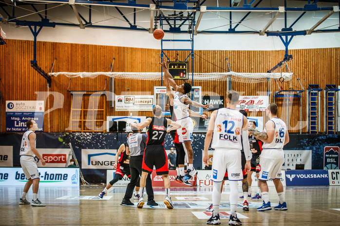 Basketball, bet-at-home Basketball Superliga 2021/22, Grunddurchgang Runde 4, Oberwart Gunners, BC GGMT Vienna, Jumpball