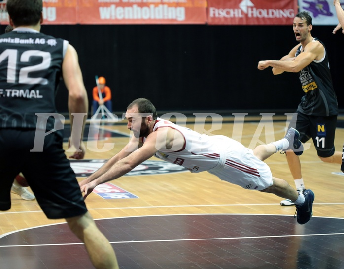 Basketball ABL 2016/17 Grunddurchgang 3. Runde  BC Vienna vs Traiskirchen Lions
Im Bild: Pedrag Miletic (8), Florian Trmal (12), Fabricio Vay (11)

