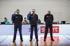 Basketball, bet-at-home Basketball Superliga 2020/21, Grunddurchgang 3.Runde, UBSC Graz, Oberwart Gunners, Referees with Masks