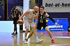 Basketball Superliga 2020/21, Grunddurchgang 11.Runde Flyers Wels vs. Kapfenberg Bulls, Thomas Schreiner (5), Jan Raszdevsek (4),

