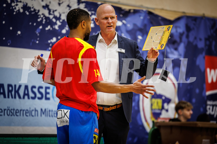 Basketball, win2day Basketball Superliga 2021/22, Platzierungsrunde 3.Runde, SKN St. Pölten Basketball, Oberwart Gunners, Mike Coffin (Head Coach)