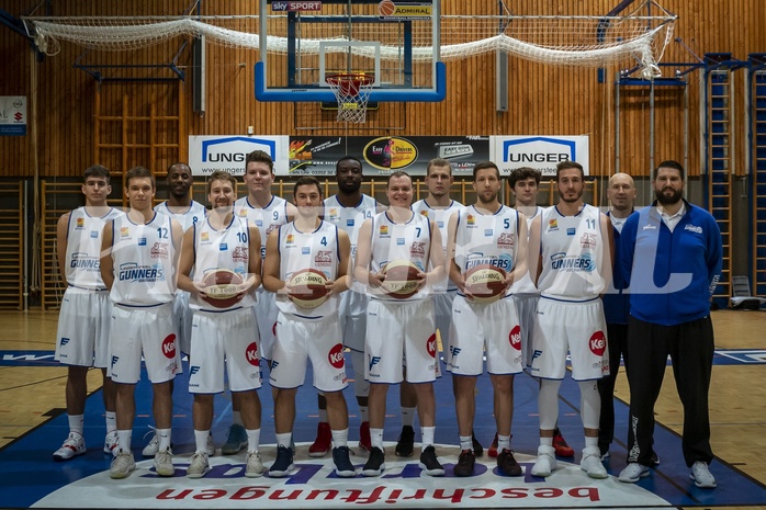 Basketball, ABL 2018/19, Media, Oberwart Gunners, v.h.l.n.r.: Stefan Blazevic (13), Justin Coleman (8), Dominik Simmel (9), Christopher Tawiah (14), Renato Poljak (16), Paul Schuecker (6), Kristijan Nikolic (Ass. Coach); v.v.l.n.r.: Jonathan Knessl (