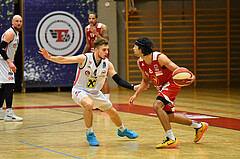 Basketball Superliga 2020/21, Grunddurchgang 8. Runde Flyers Wels vs. BC Vienna, Jan Raszdevsek (4), Alex Robinson (8)


