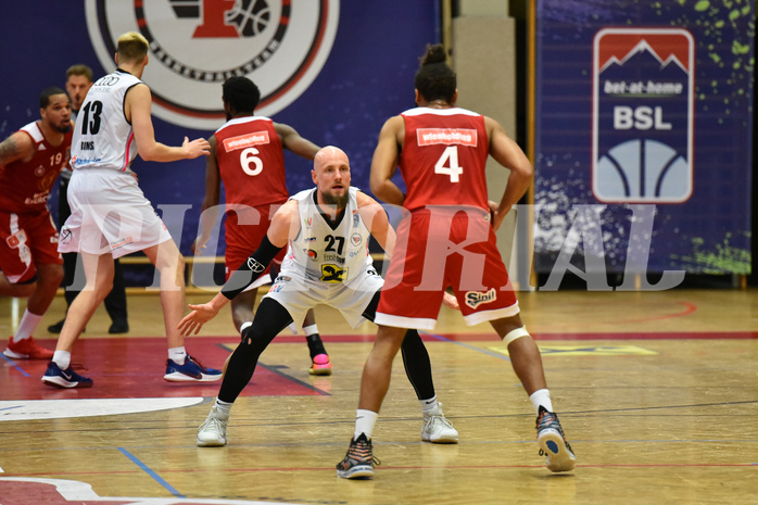 Basketball Superliga 2020/21, Grunddurchgang 8. Runde Flyers Wels vs. BC Vienna, Christian Von Fintel (27), Richaud Pack (4),


