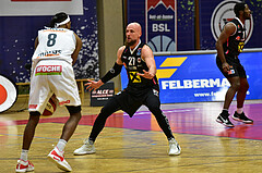 Basketball Superliga 2020/21, Grunddurchgang 11.Runde Flyers Wels vs. Kapfenberg Bulls, Eric McClellan (8), Christian Von Fintel (27),

