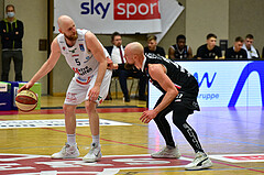 Basketball Superliga 2020/21, Grunddurchgang 11.Runde Flyers Wels vs. Kapfenberg Bulls, Thomas Schreiner (5), Christian Von Fintel (27)

